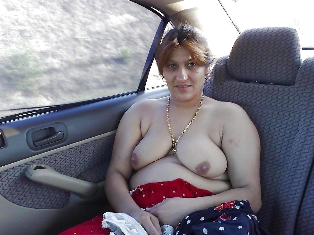 25P GIRLS & CARS: PUSSY & TITS