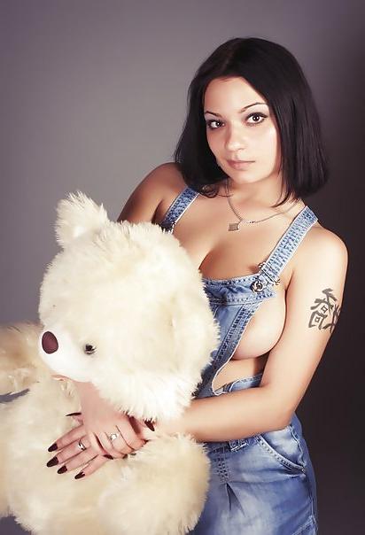 21P Busty Russian Woman 330