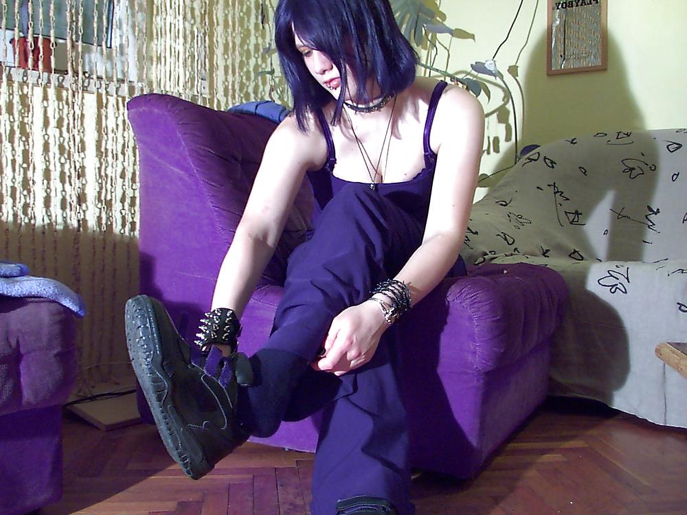 25P Gothic Foot - Yavanna