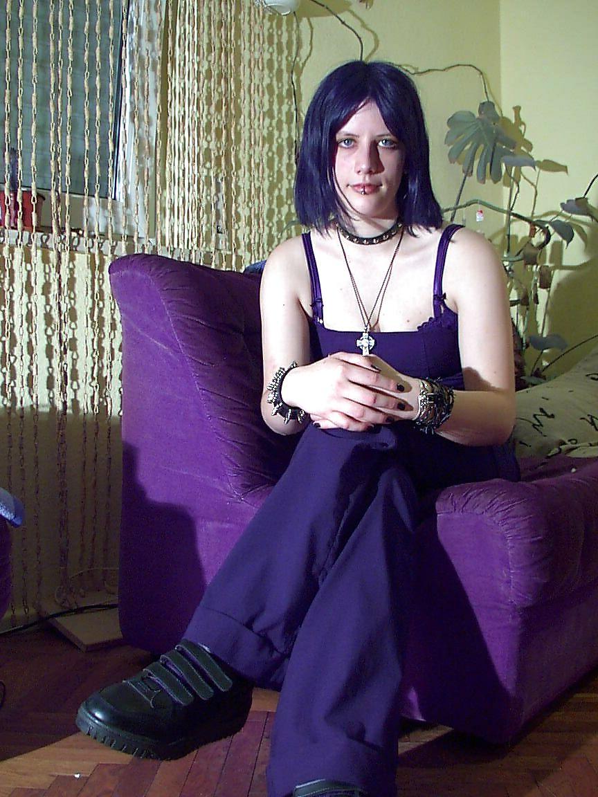25P Gothic Foot - Yavanna