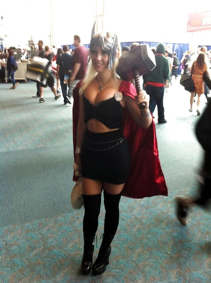 25P Babes of Comic Con 05