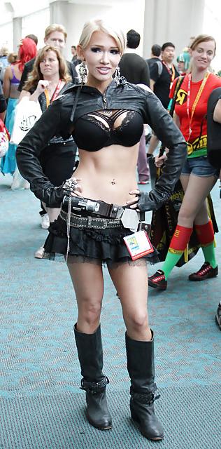 25P Babes of Comic Con 05