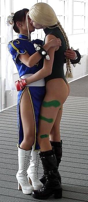 25P Babes of Comic Con 05