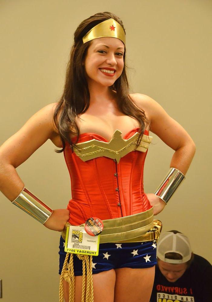 25P Babes of Comic Con 05