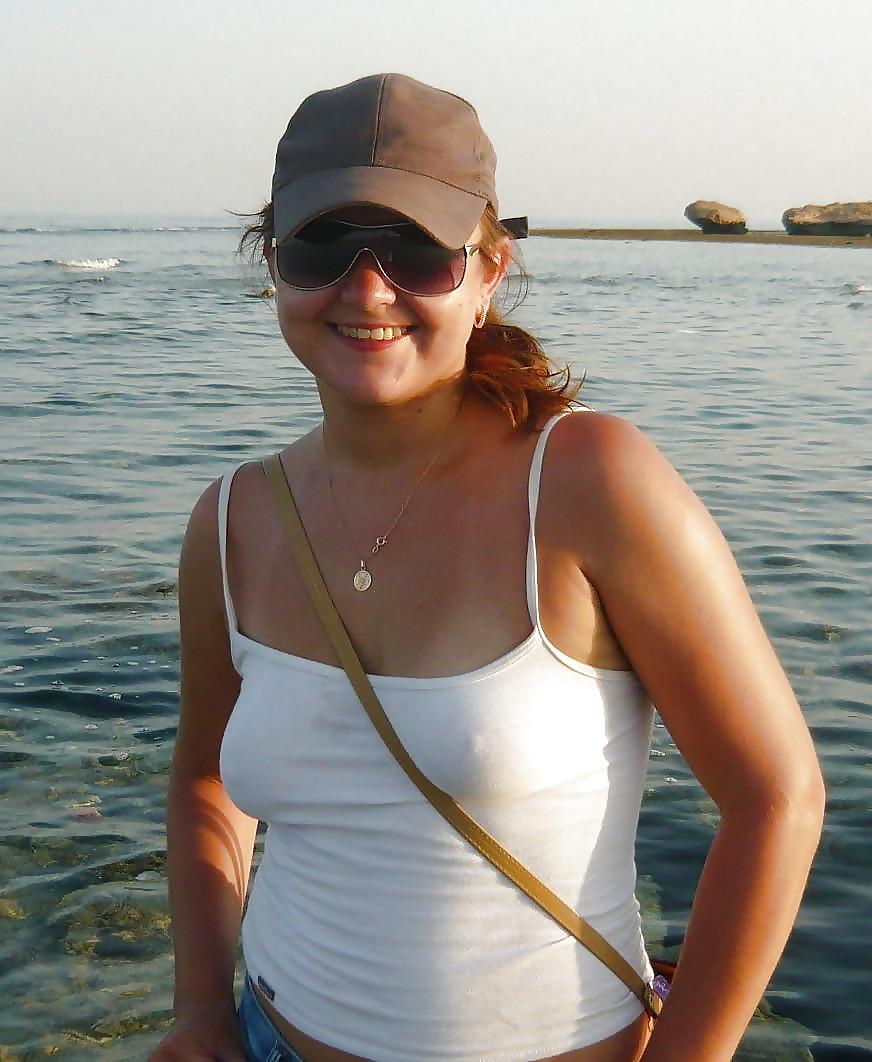 25P Nipples - Pokies - Braless - Downblouse