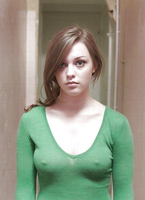 25P Nipples - Pokies - Braless - Downblouse