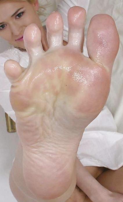 25P Foot fetish gallery 14