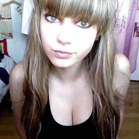 9P Very young slut I fucked (hijacked on her laptop)