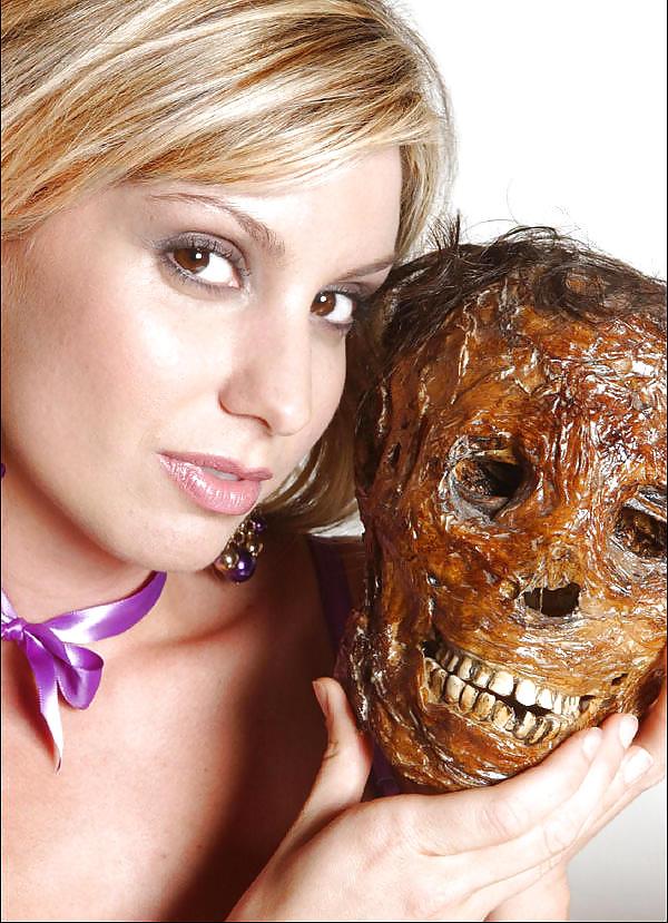 8P Halloween Babes
