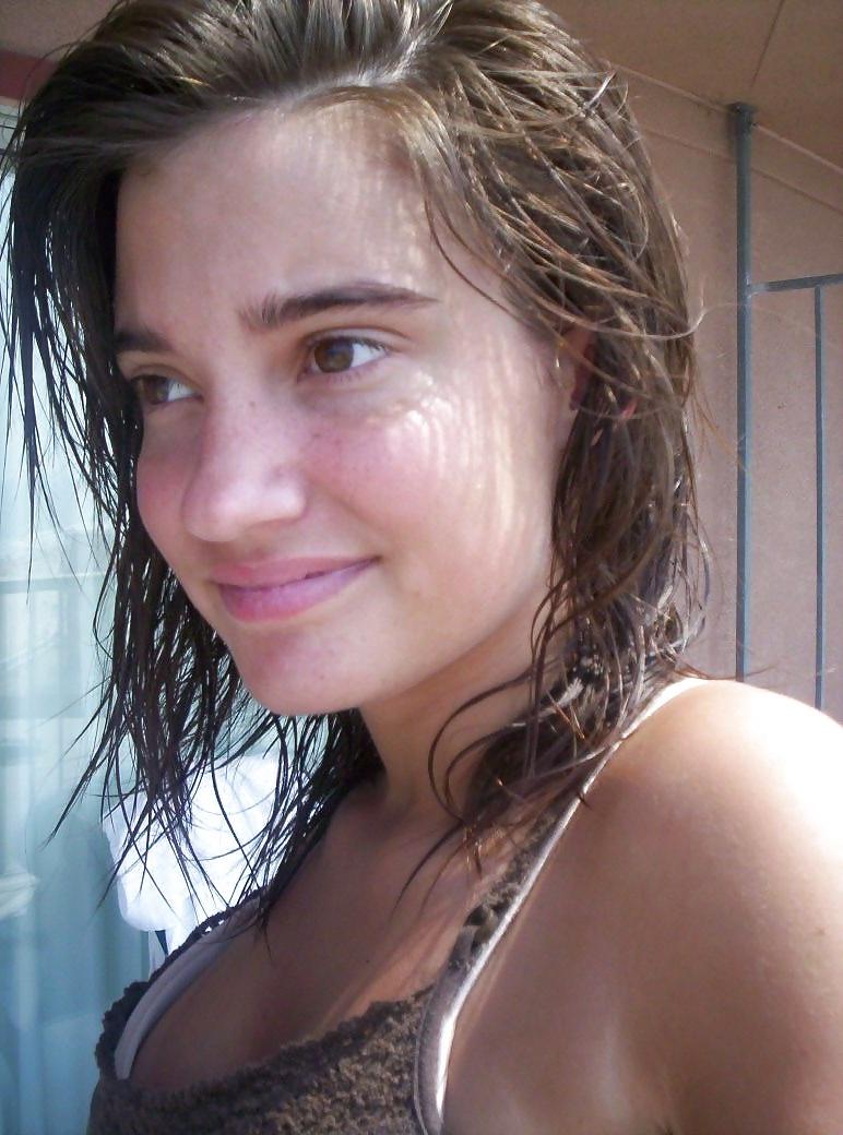 25P Sexy Teen Pictures & Self SHots 24 