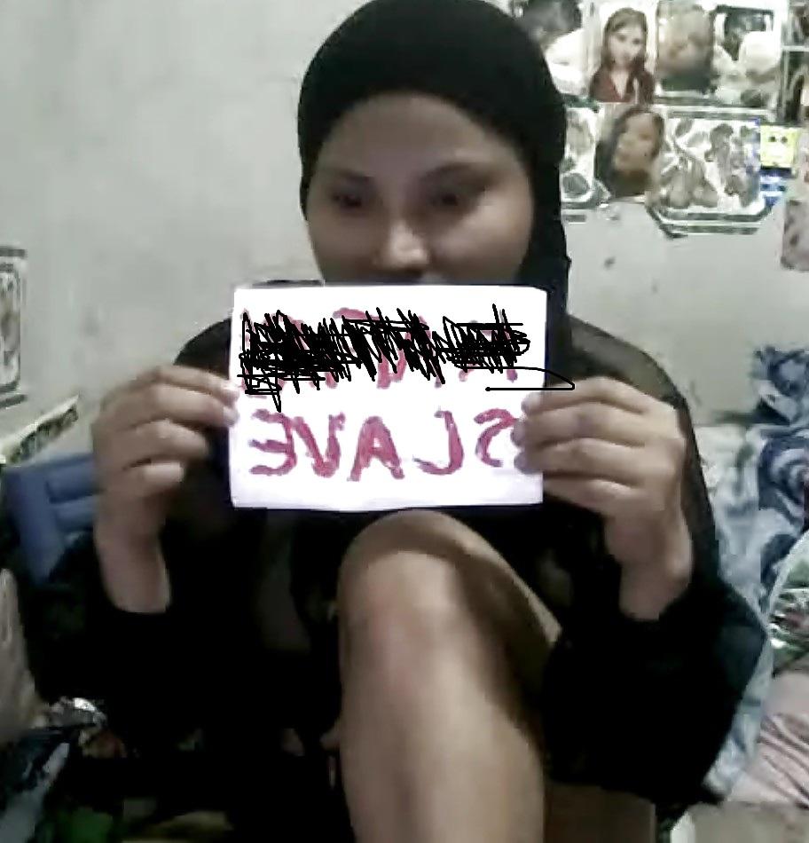 25P HIJAB SLUT ON WEBCAM
