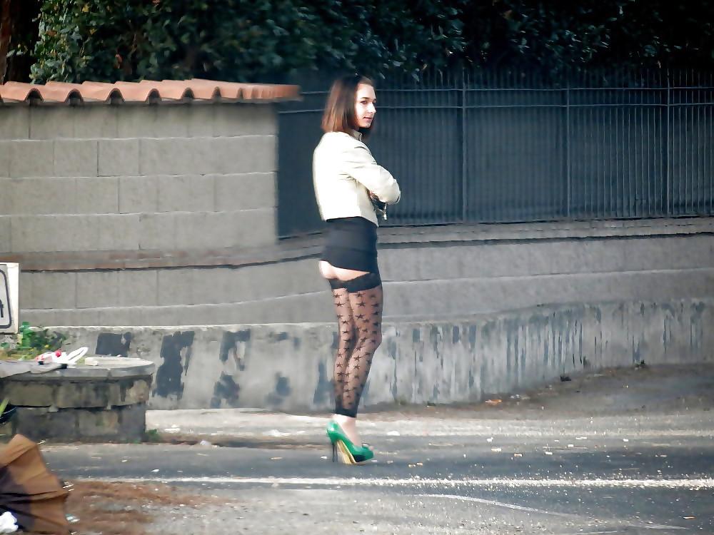 25P Mes Amies Les Putes 21 by TROC (Ass View on Street Hookers)