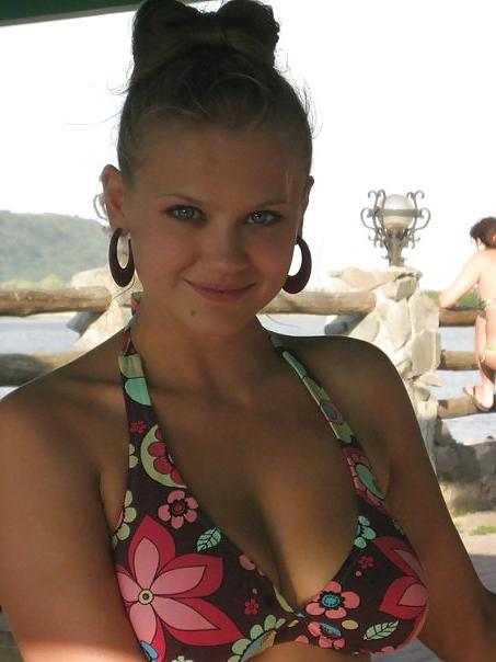 11P Busty Russian Woman 414
