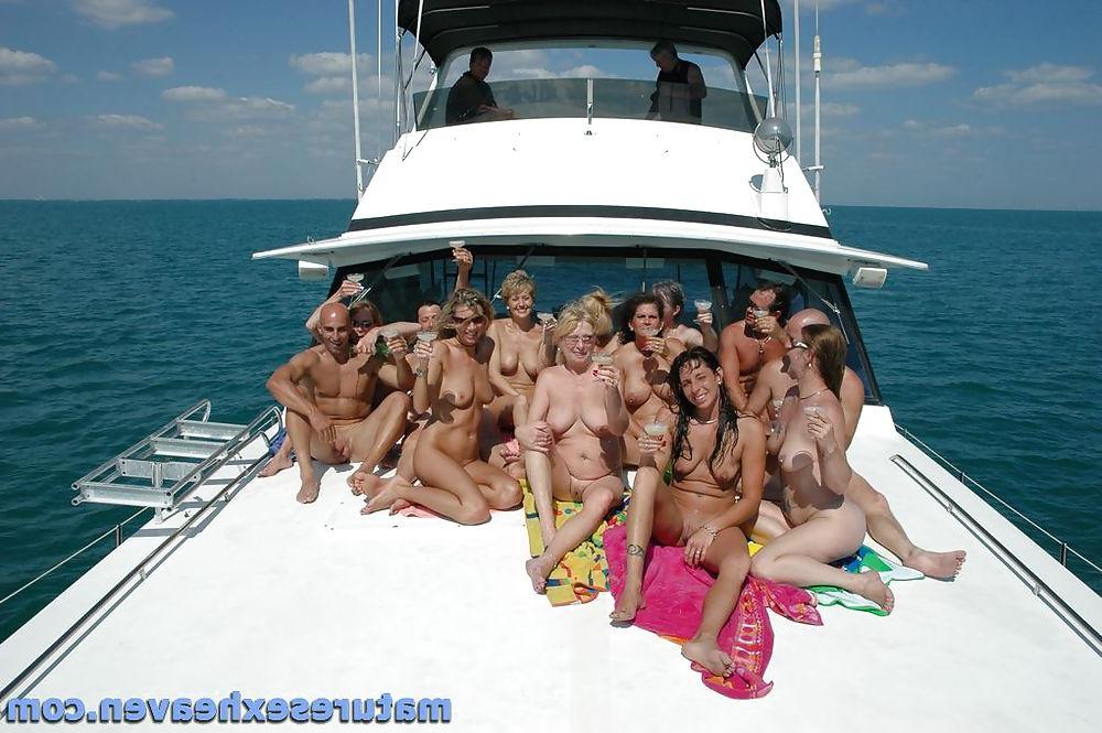 15P Naked Swingers At Sea