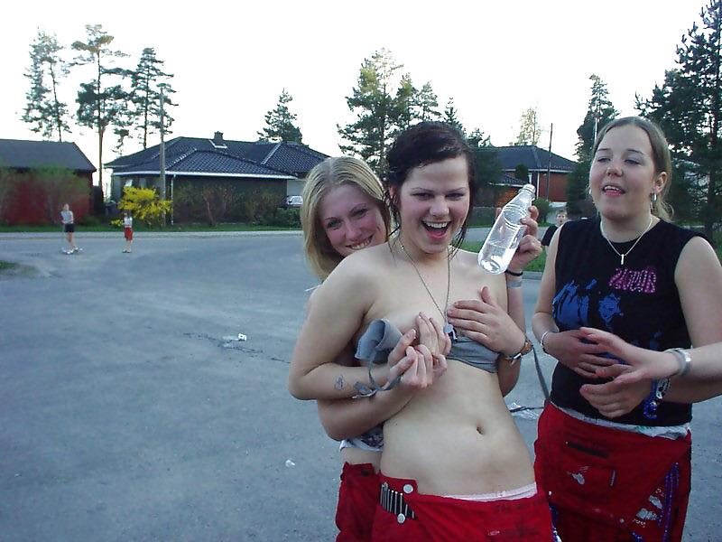 5P Happy Norwegian girls having fun