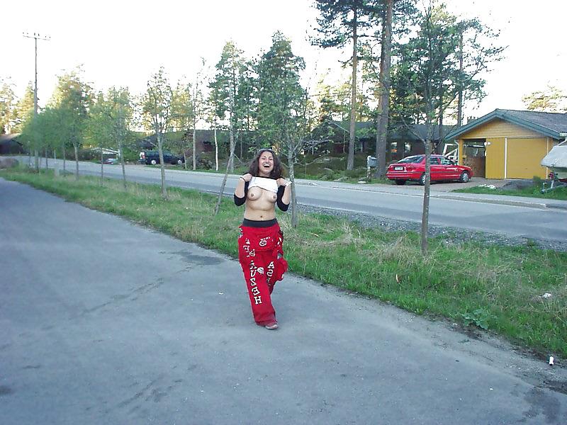 5P Happy Norwegian girls having fun