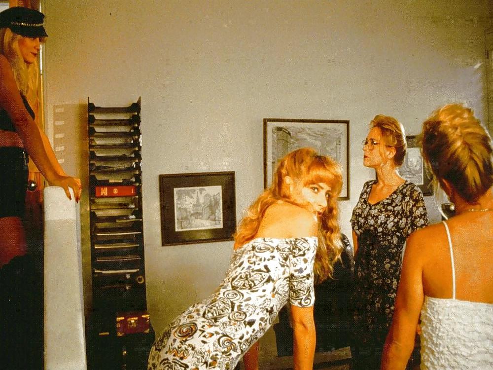 25P RETRO LESBIANS 2