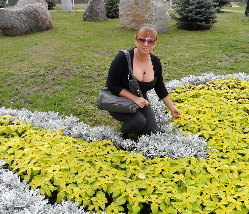 10P Busty Russian Woman 102
