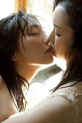 14P The Beauty of Amateur Lesbians Kissing
