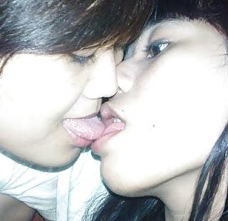 14P The Beauty of Amateur Lesbians Kissing