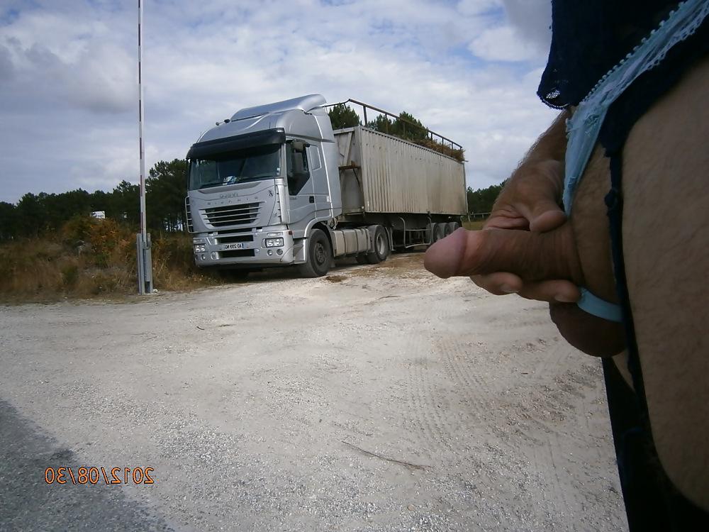 8P Public exhib masturbation handjob outdoor cock 