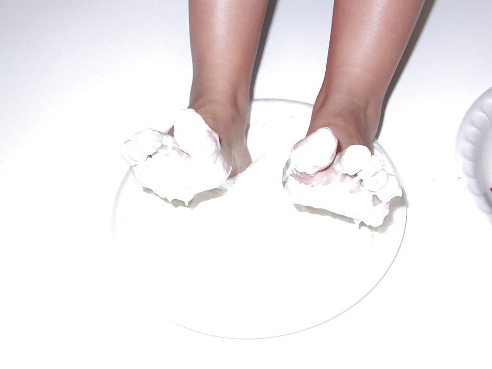 7P Feet (I would do anything for) to lick clean