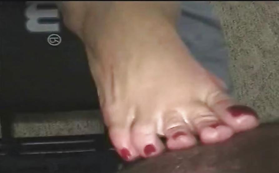 21P Granny footjob mn