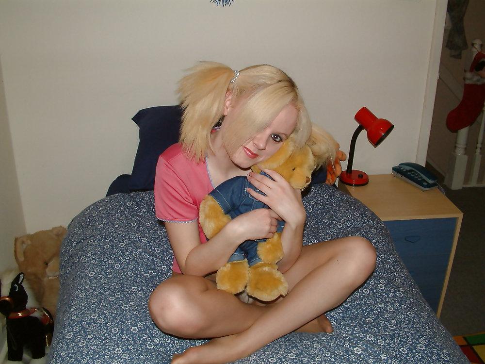 21P Blonde Teen