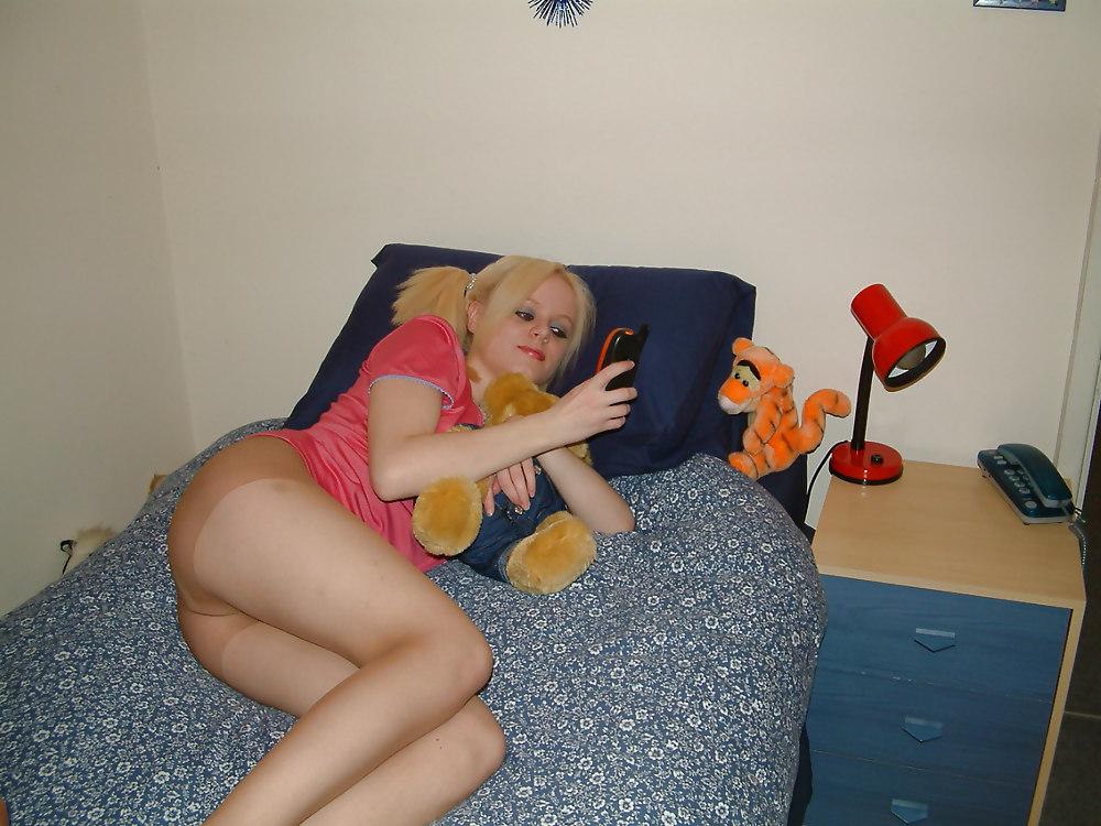 21P Blonde Teen