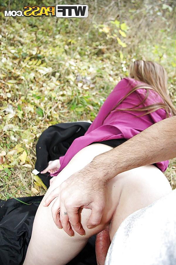 8P Girl in half hose has sex in fresh air