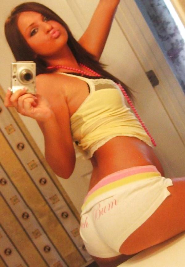 25P GF self shot ASS pics