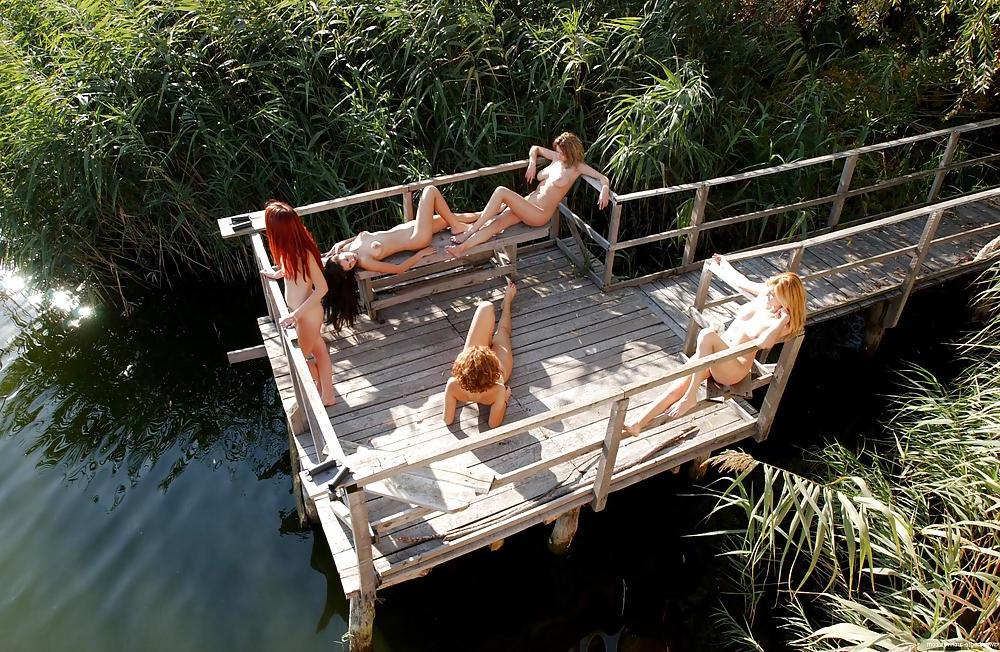 25P Naked Girl Groups 002 - Five Girls on a Pier