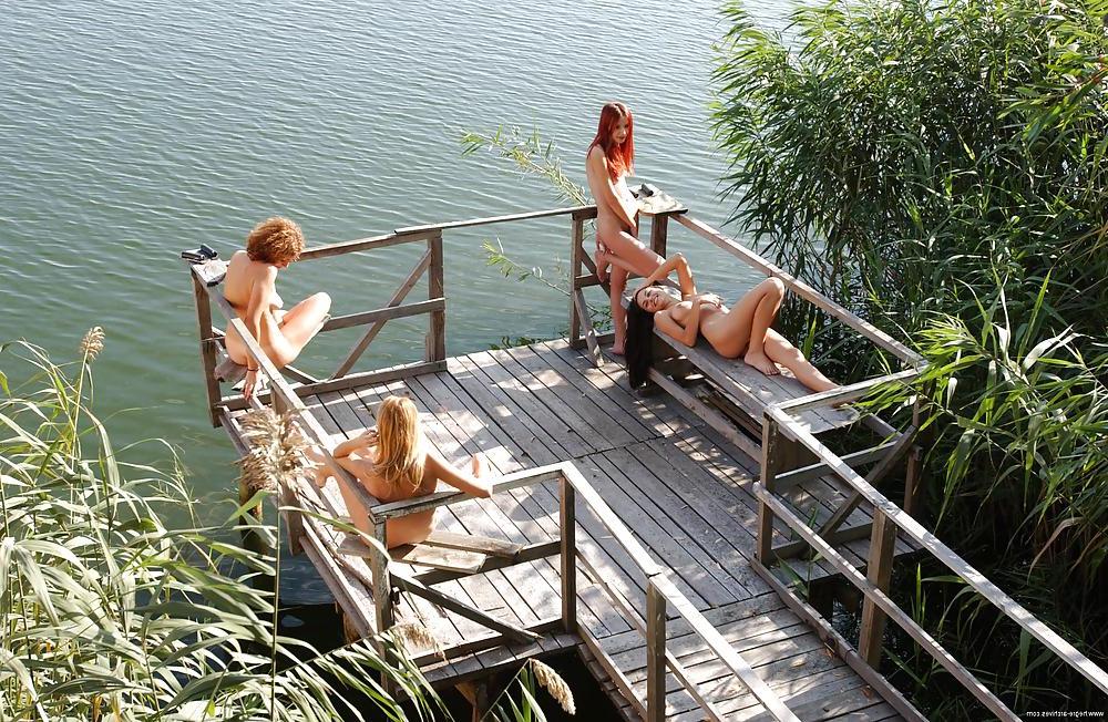 25P Naked Girl Groups 002 - Five Girls on a Pier