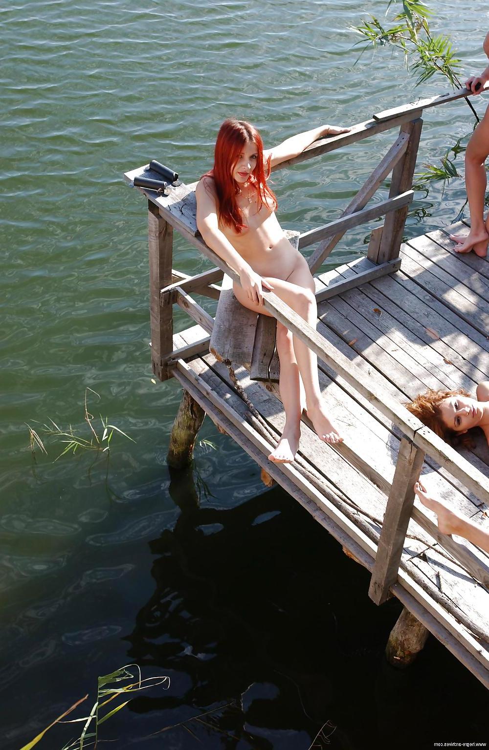 25P Naked Girl Groups 002 - Five Girls on a Pier