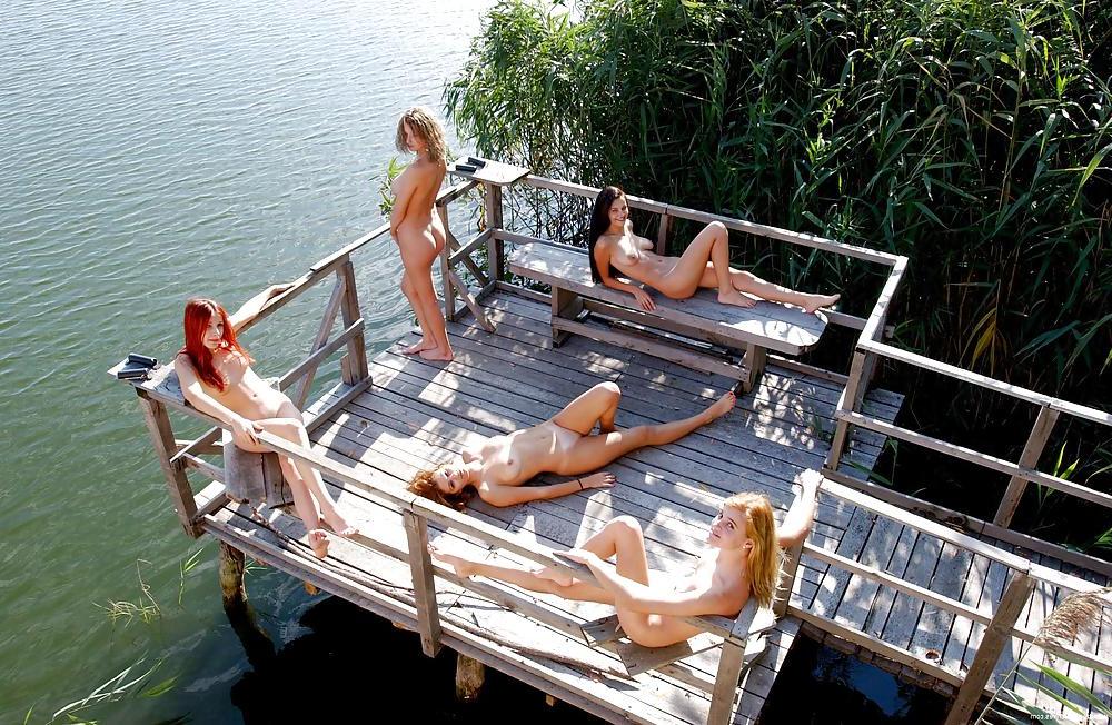 25P Naked Girl Groups 002 - Five Girls on a Pier