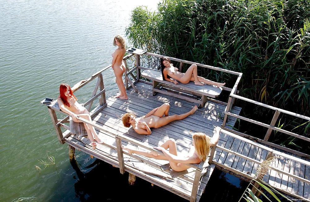 25P Naked Girl Groups 002 - Five Girls on a Pier