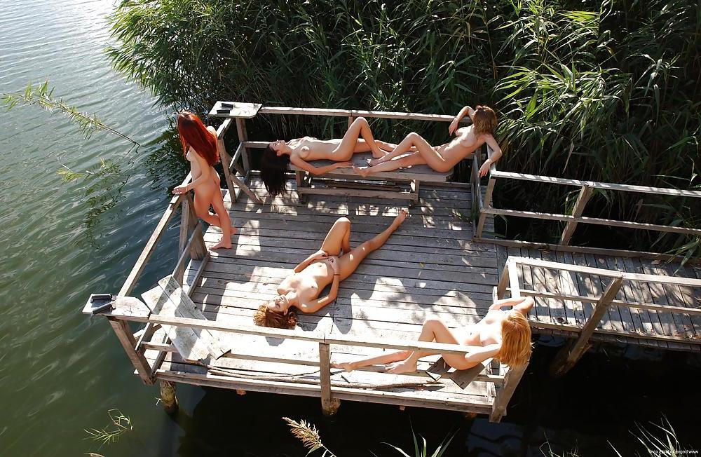 25P Naked Girl Groups 002 - Five Girls on a Pier
