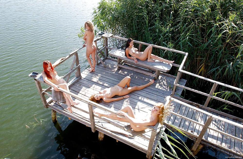 25P Naked Girl Groups 002 - Five Girls on a Pier