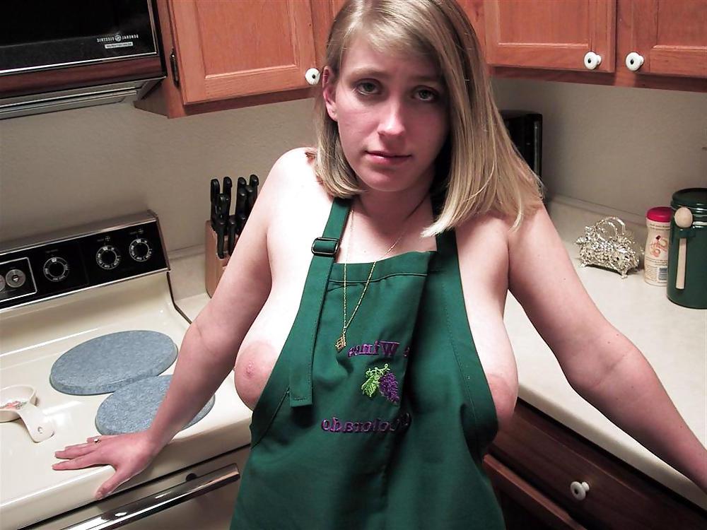 25P Regine della casa,troie in cucina - slit housewife