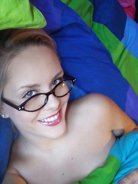 25P Self shot d'une blonde avec une vraie tete de salope