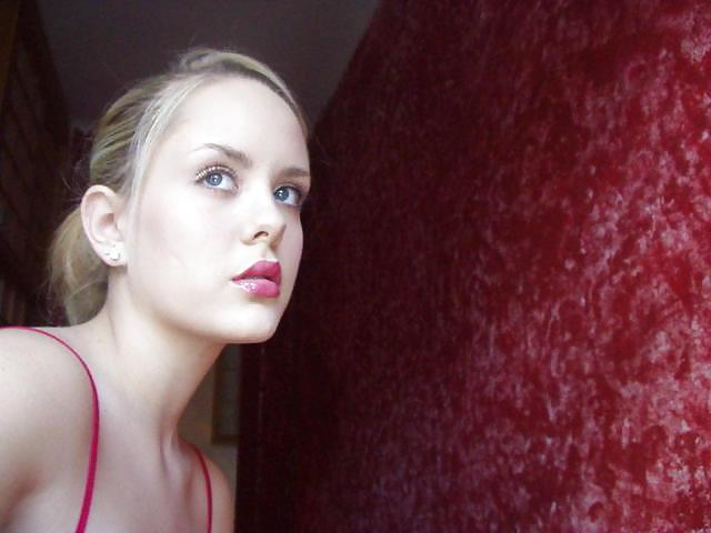 25P Self shot d'une blonde avec une vraie tete de salope