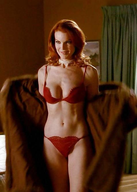 24P The ladies of Desperate Housewives .