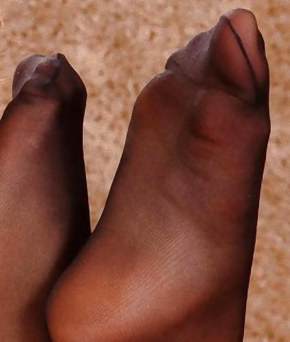 9P Lesbian & black stockings foot fetish