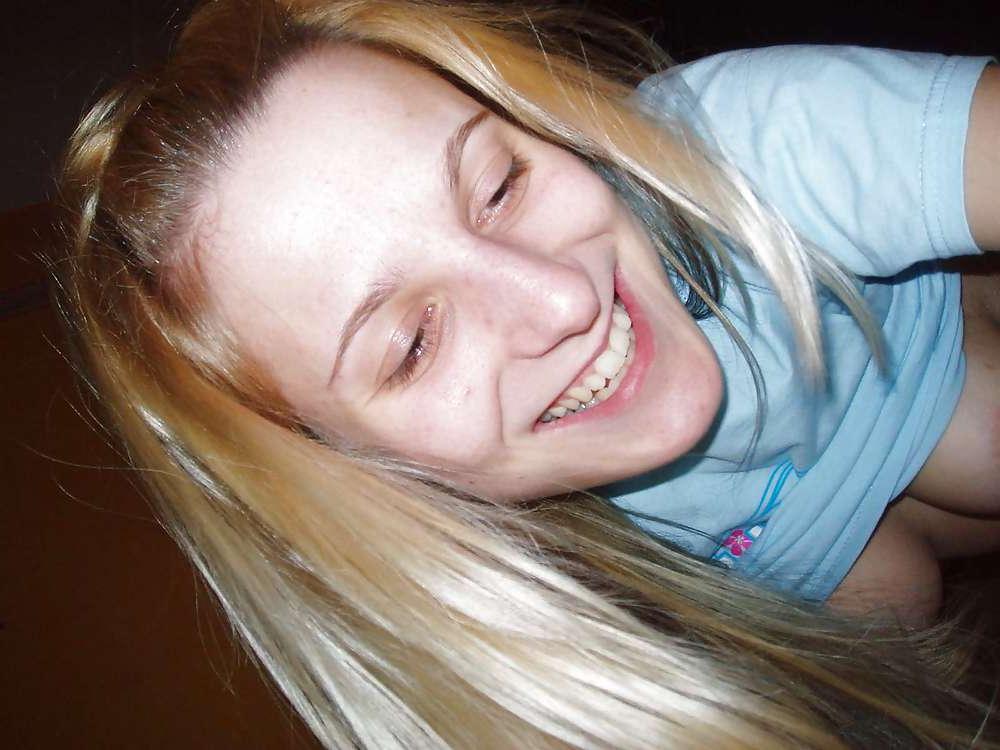 25P She's a happy girl - N. C.