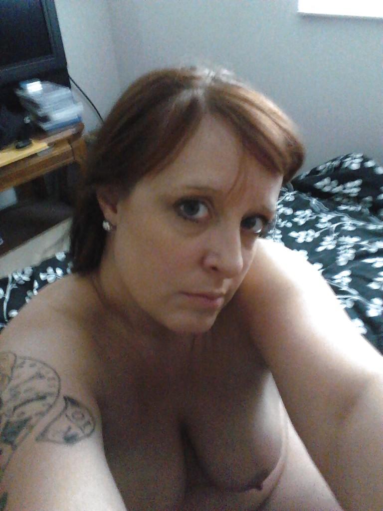 12P Chubby MILF Self Shots