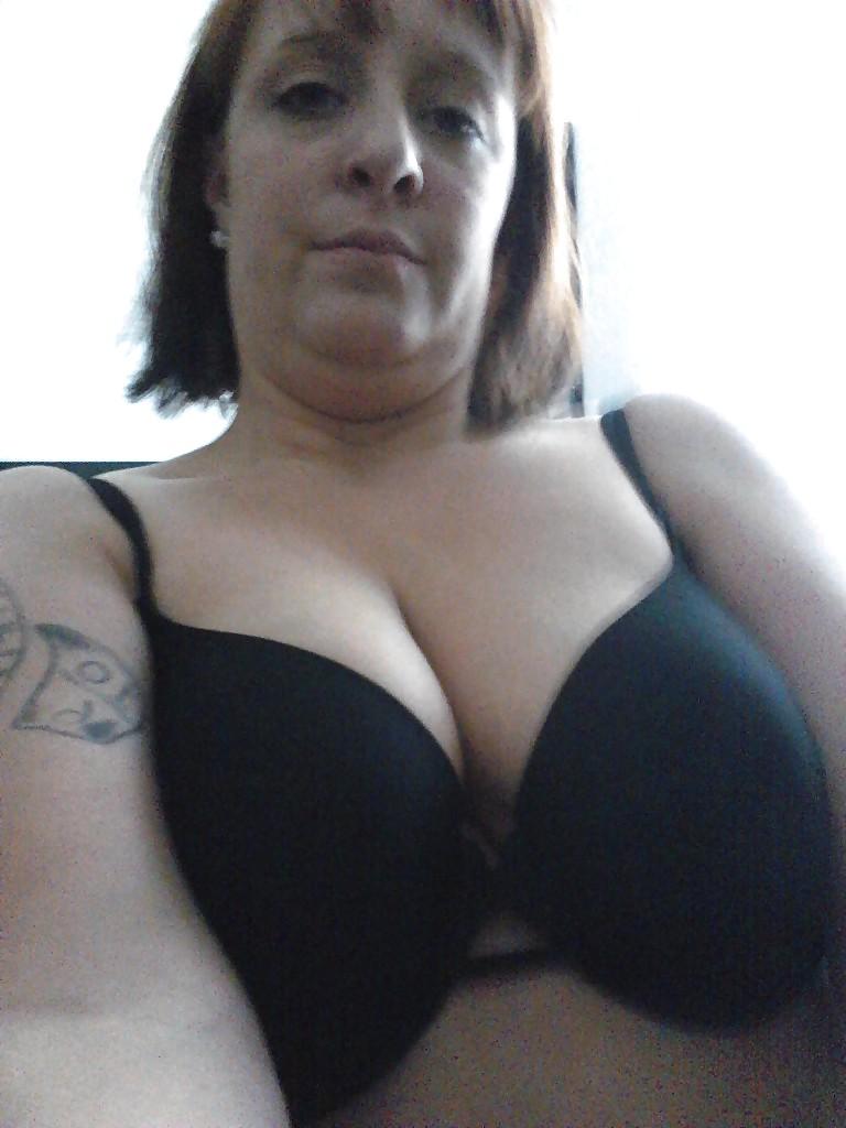 12P Chubby MILF Self Shots