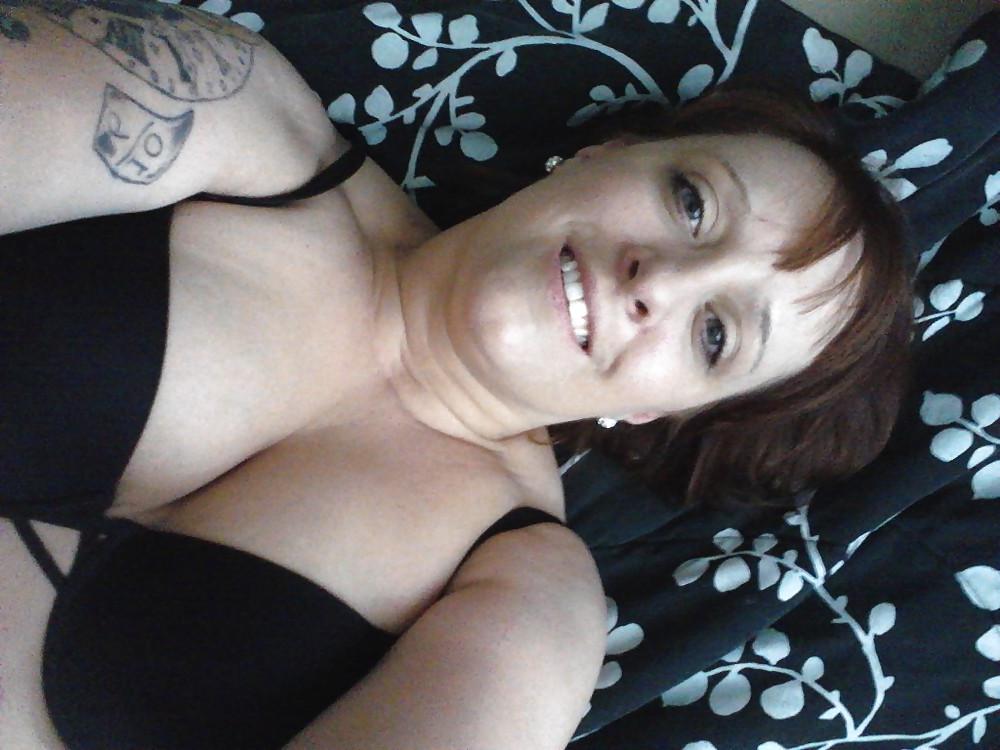 12P Chubby MILF Self Shots