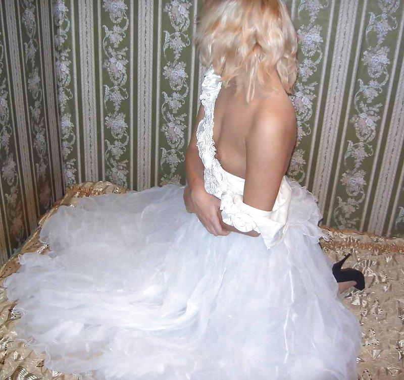 11P The Beauty of Amateur Honeymoon Brides