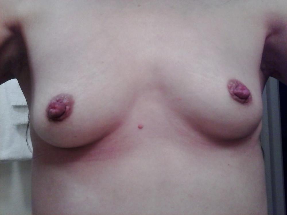 14P Small Breasted Wife Self Pics