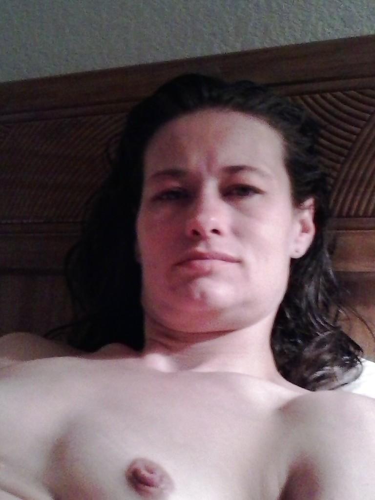 14P Small Breasted Wife Self Pics